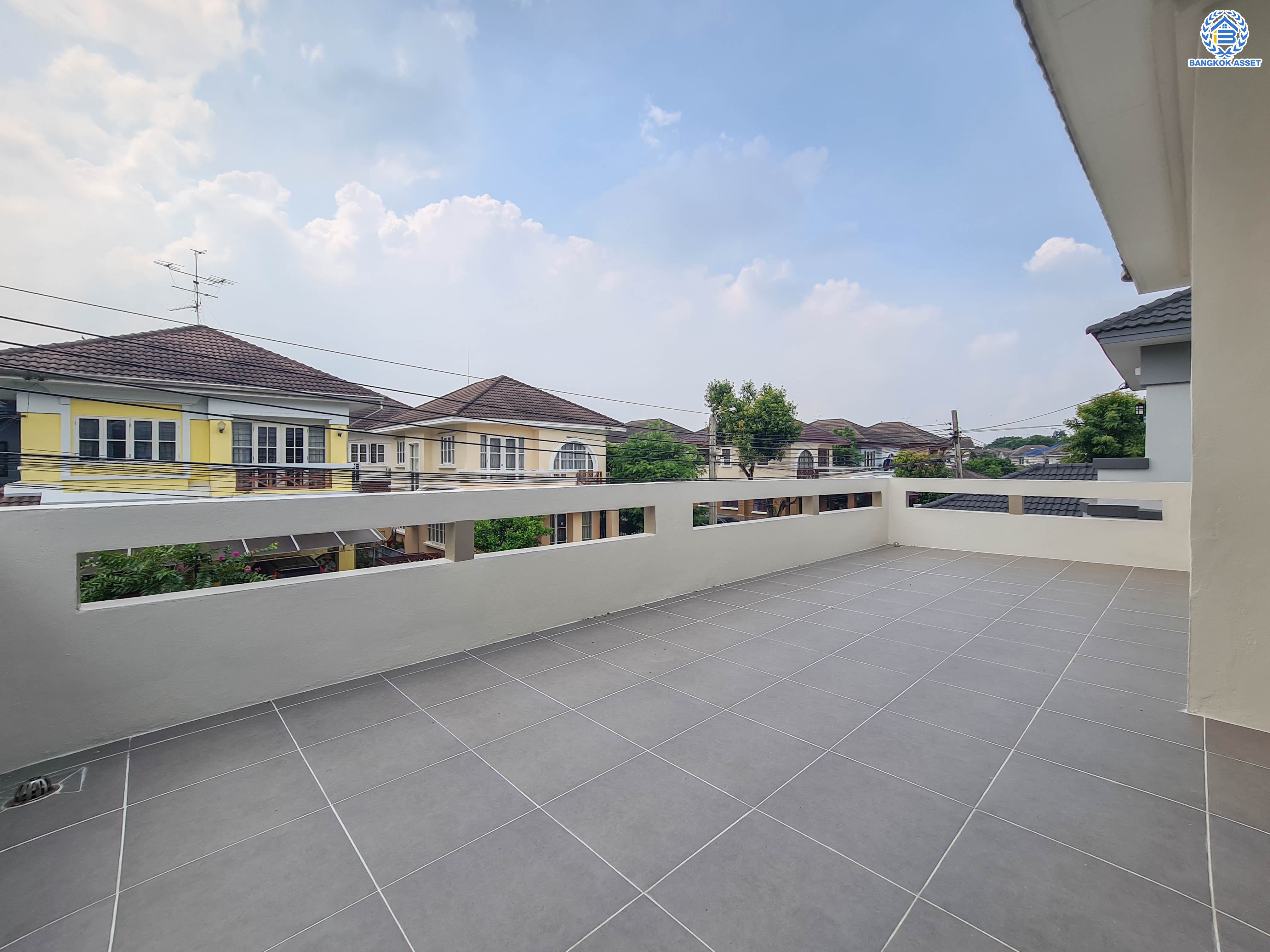 บ้านมือสองตกแต่งใหม่ แบรนด์ LH โครงการ ชัยพฤกษ์ บางบัวทอง หลังใหญ่ เนื้อที่ 55.2 ตร.ว. ฟังก์ชัน 3 ห้องนอน 3 ห้องน้ำ 1 ห้องอเนกประสงค์ พร้อม Facilities ครบครัน บนทำเลเดินทางสะดวก ติดถนนบางกรวย-ไทรน้อย ใกล้เซ็นทรัลเวสต์เกต และรถไฟฟ้าสายสีม่วง "สถานีบางพลู"